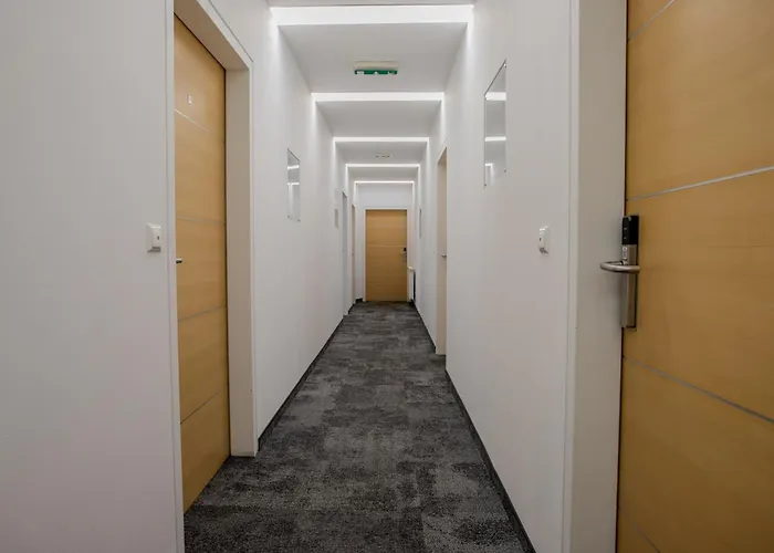 Cube By Wiener Stadthalle & U3 Metro * Βιέννη